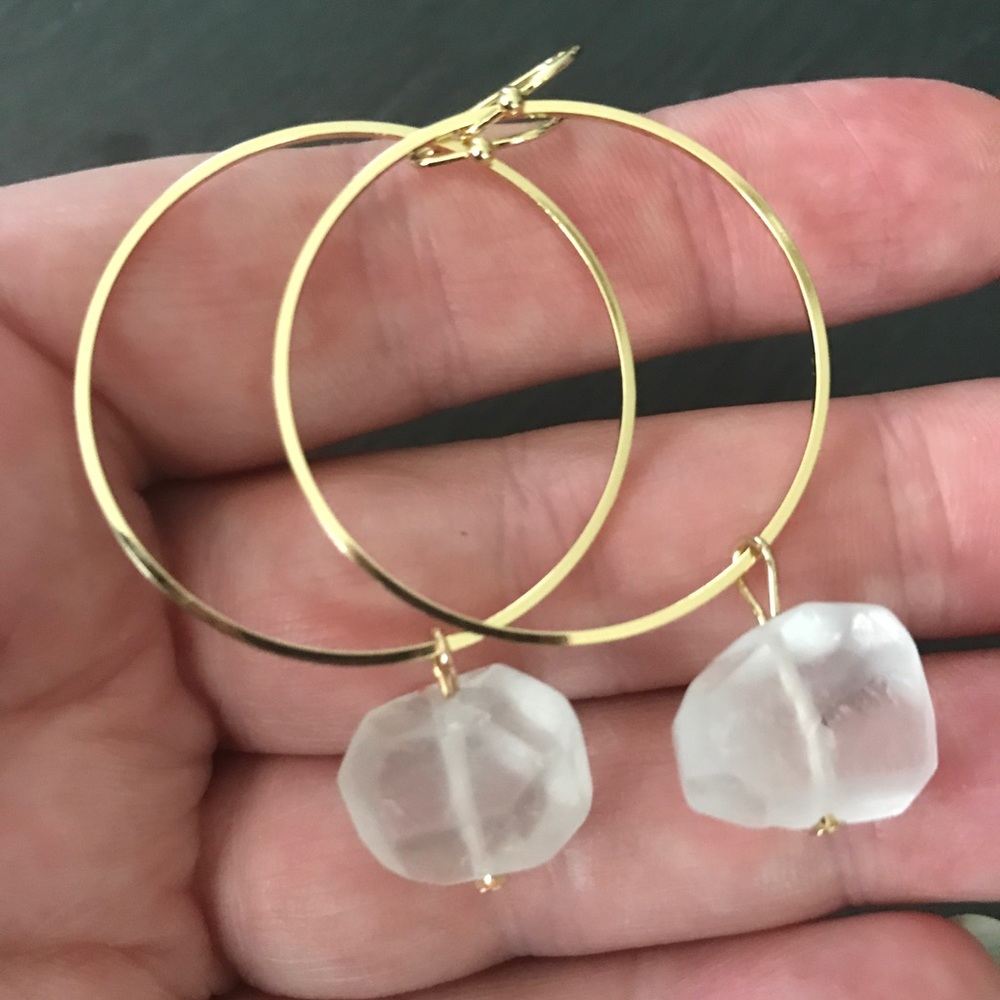 Gold toned hoops with rough facet crystals - Picture 3 of 5